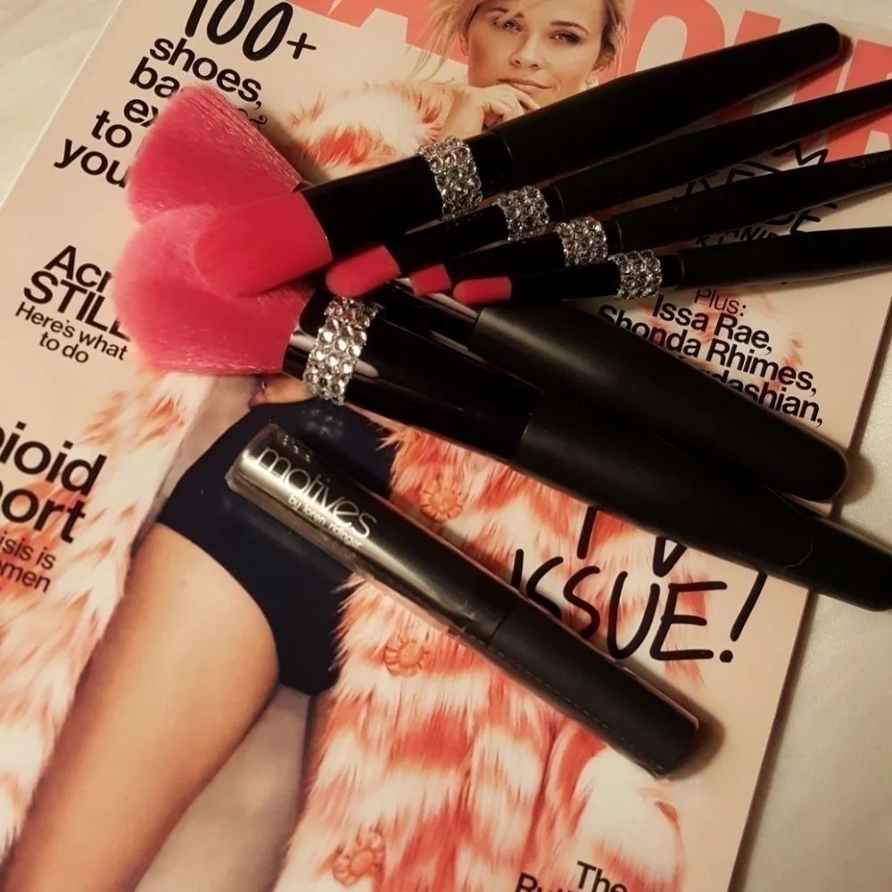 motives by Loren Ridinger and Lala mascara.